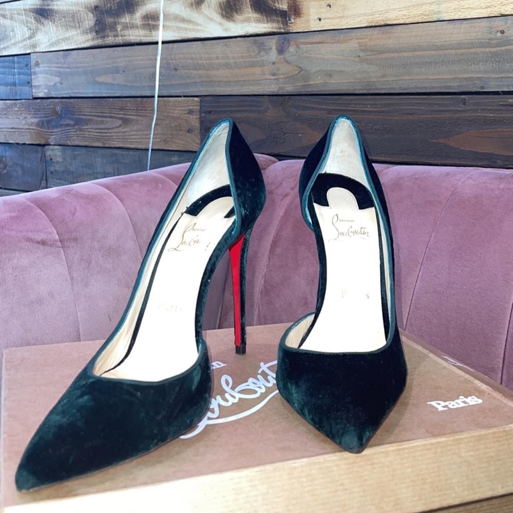 Christian Loub Green velvet pumps